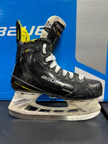 2022 Bauer Supreme M4 Hockey Skates Size 4.5 (Used)