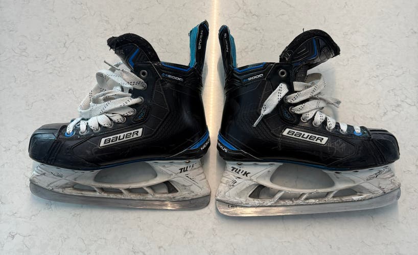 Black 2016 Bauer Nexus N9000 Hockey Skates Extra Wide Width 7 (Used)