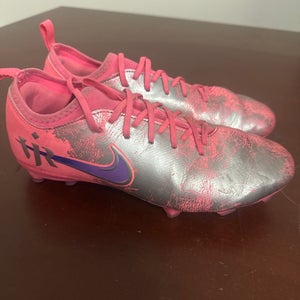 Pink Unisex 6Y (Big Kids / Youth) Nike Mercurial Vapor 15 Molded Cleats Cleats (Used)
