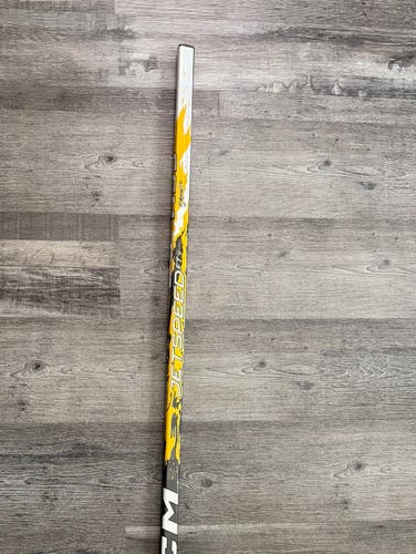 Youth CCM FT9 Pro Right Handed Hockey Stick P29 30 Flex (New)