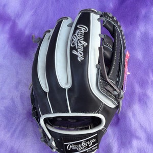 Black Rawlings Heart of the Hide RH Outfield Baseball Glove 11.5" (New)