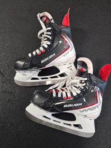 Bauer Vapor Fly30 Hockey Skates Regular Width Size 5 (Used)