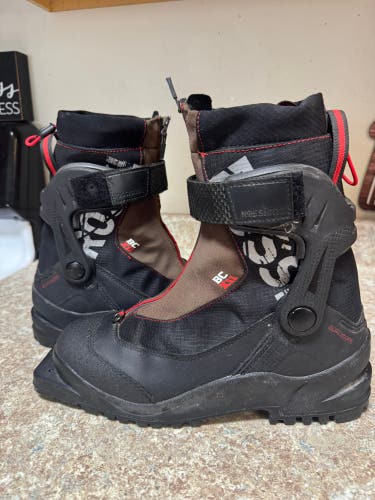 75mm BC Size 10 Rossignol BC x11 Cross Country Ski Boots (Used) Back country