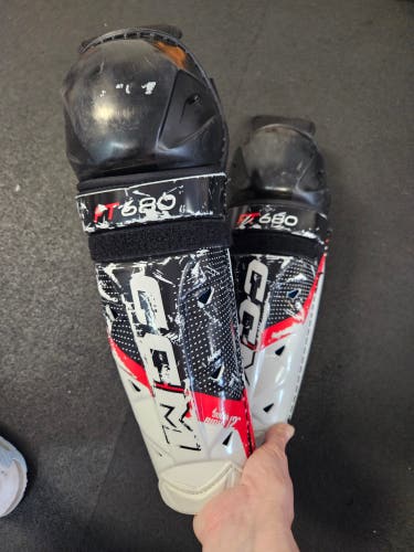 Intermediate CCM JetSpeed FT680 12" Shin Pads