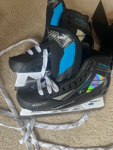 2021 True TF7 Hockey Goalie Skates Regular Width 9 (New)
