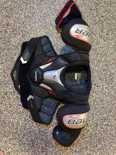 Men's Medium Senior Bauer Fly 40 Shoulder Pads (Used)