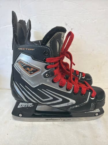 Black CCM Vector 6.0 Hockey Skates Regular Width Size 5 (Used)