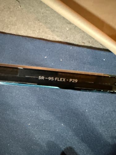 Senior CCM Jetspeed ft9 pro Right Handed Hockey Stick P29+1/4 95 Flex (New)