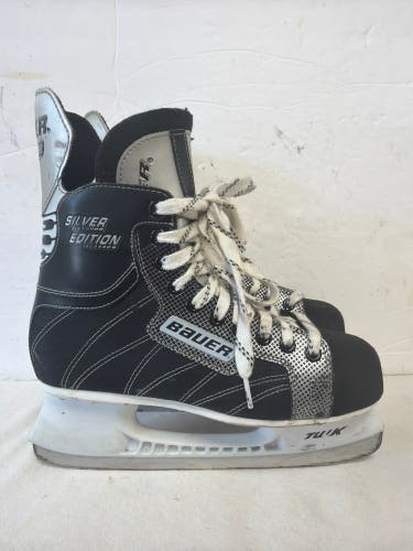 Black Bauer Supreme Hockey Skates Regular Width 7 (Used)
