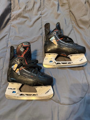2023 True HZRDUS 9x Hockey Skates Regular Width Size 1 (Used)
