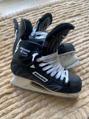 2000 Bauer Supreme 7000 Hockey Skates Regular Width 8.5 (Used)