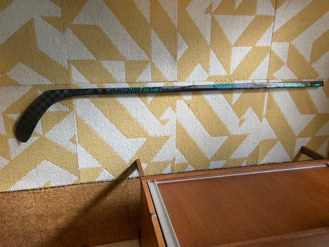Intermediate Bauer Twitch Right Handed Hockey Stick P28 55 Flex (Used)