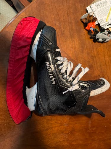 2024 Bauer Supreme Matrix Hockey Skates Regular Width Pro Stock 9 (Used)