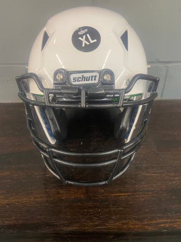 White Youth Extra Large Schutt Vengeance A3 Helmet (New)