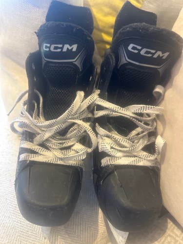 2025 CCM JetSpeed FT860 Hockey Skates Regular Width Size 3.5 (Used)
