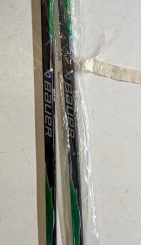 Intermediate Bauer Vapor Flylite Left Hand Hockey Stick P28 65 Flex (New)