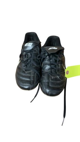Nike Soccer Cleats Size 3.5 Black/White