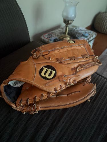 1993 Wilson A2000 RH Baseball Glove 12.5" (Used)