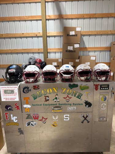 1 USED RIDDELL SPEED ICON, 5 SCHUTT VENGEANCE FOOTBALL HELMETS