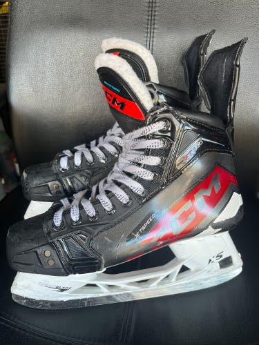 Black 2023 CCM JetSpeed FT680 Hockey Skates Regular Width 8.5 (Used)
