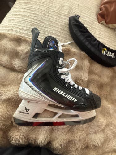 2025 Bauer Vapor Flylite Hockey Skates Narrow Width 6.5 (Used)