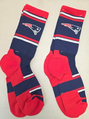 ST6 Mens NFL NEW ENGLAND PATRIOTS LOT of 2 Socks Medium 5-10 NEW