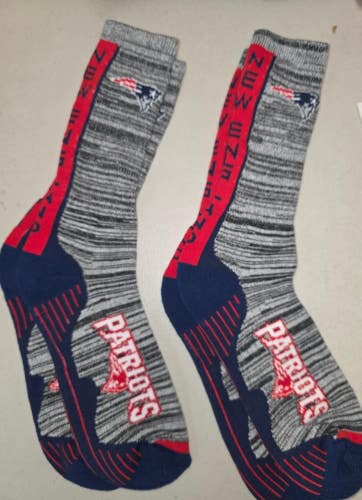 ST4 Mens NFL NEW ENGLAND PATRIOTS LOT of 2 Socks Large 8-13 NEW