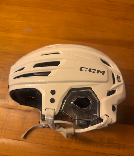 Senior Large CCM Tacks 920 Helmet (Used)