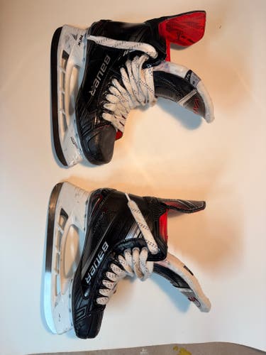 Black 2023 Bauer Vapor XVelocity Hockey Skates Regular Width 6 (Used)