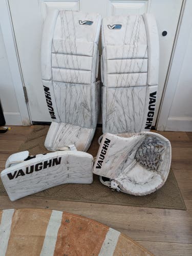 32" Vaughn V9 Pro Regular Goalie Full Set (Used)