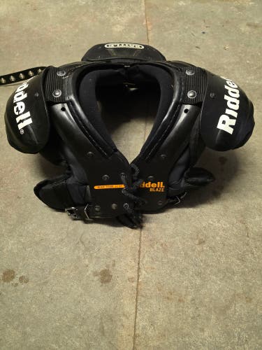 Small Youth Riddell Blaze Shoulder Pads (Used)