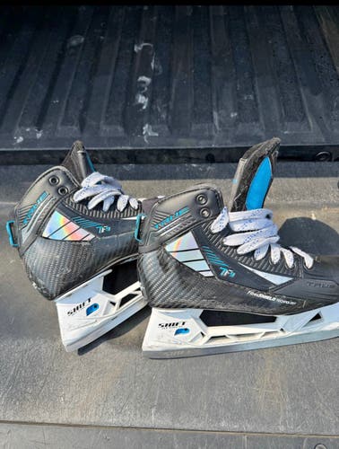 True TF9 Goalie Skates Intermediate Size 5 (R)