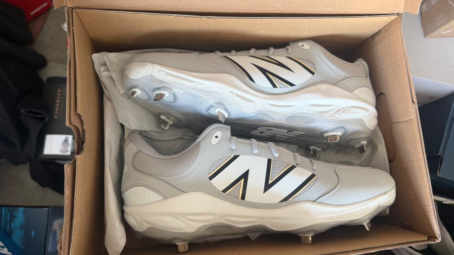 Men's Size M 14.0 (W 15.0) Adult New Balance Metal (New)