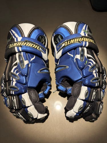 Like new but Used Warrior SuperFly Lacrosse Gloves (Used)
