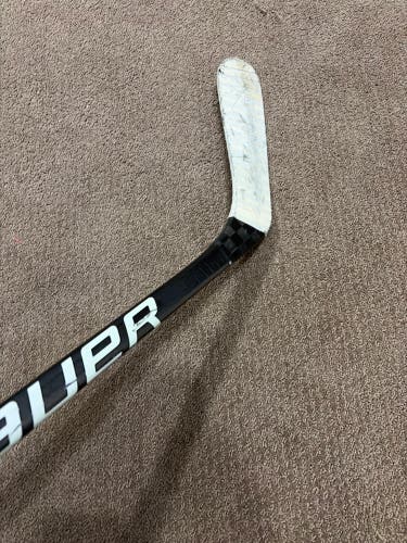 Senior Bauer Vapor Hyperlite Left Hand Hockey Stick P92 77 Flex (Used)