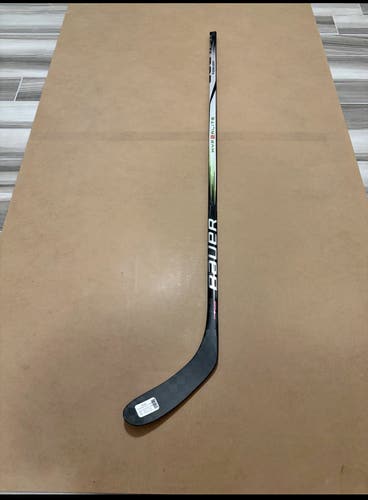 Junior Bauer Vapor Hyperlite 2 Right Handed Hockey Stick 55 Flex (New)