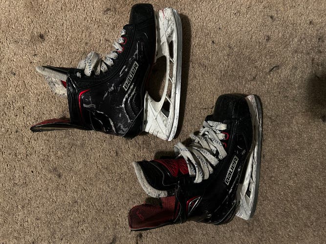 2017 Bauer Vapor 1X Hockey Skates Regular Width Size 5 (Used)