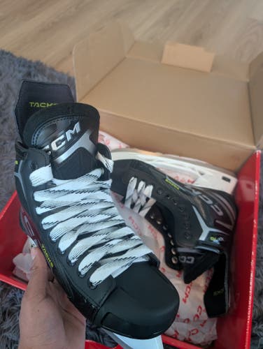 Black/Gray 2024 CCM Tacks XF 70 Hockey Skates Extra Wide Width 6.5 (New)