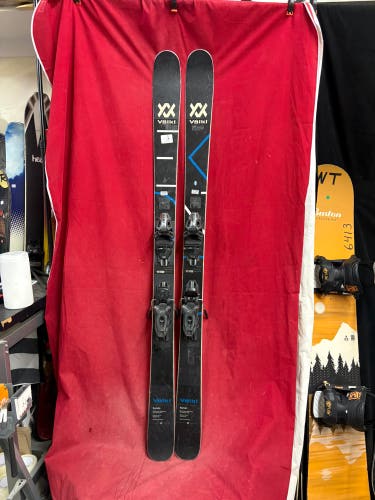 Skis:  Völkl Kendo all-mountain skis, 170cm. 
Bindings: Tyrolia 
Binding Range: 255-378mm
Tip to Tai