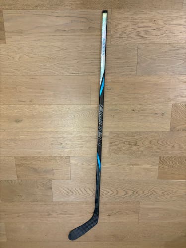 Senior Bauer Nexus Tracer Right Handed Hockey Stick P28 65 Flex (Used)