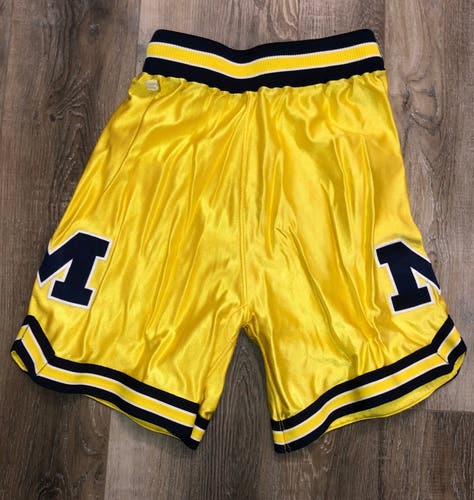 VINTAGE MICHIGAN WOLVERINES GAME WORN BASKETBALL UNIFORM SHORTS SIZE XXLARGE