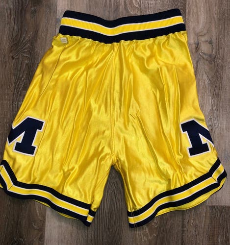 VINTAGE MICHIGAN WOLVERINES GAME WORN BASKETBALL UNIFORM SHORTS SIZE XXLARGE