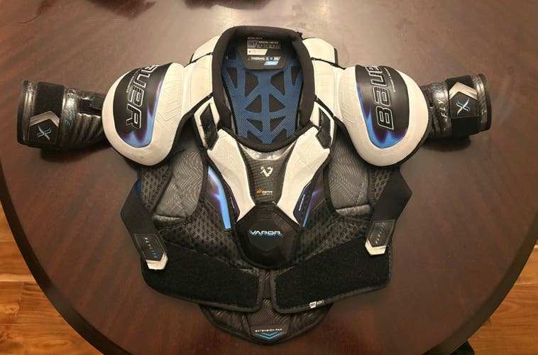 Men's Medium Intermediate Bauer Vapor Flylite Shoulder Pads (Used)