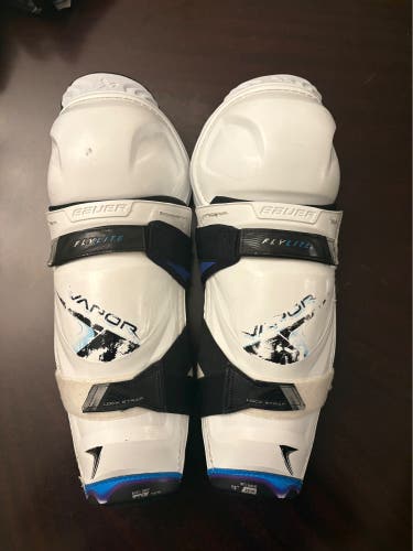 Intermediate Bauer Vapor Flylite 13" Shin Pads (Used)