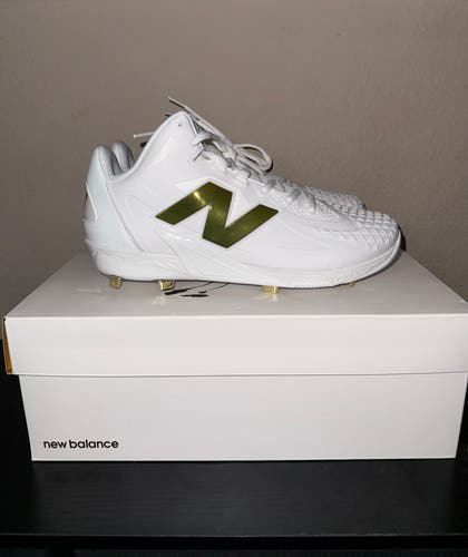 NEW BALANCE SO1 CLEATS SIZE 10 (MENS)