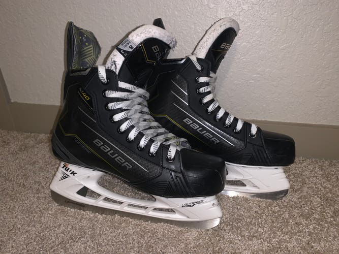 Black/Yellow 2024 Bauer Supreme M40 Hockey Skates 8 (Used)