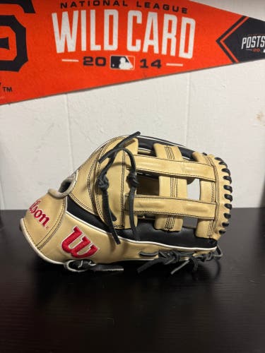 Wilson A2000 RH Outfield Baseball Glove 12.5" (Used)