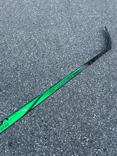 Senior Bauer Vapor Hyperlite 2 Hockey Stick | RH P92M