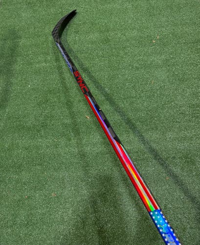 Junior Bauer Nexus Sync Hockey Stick } LH P28 "Stars and Stripes"