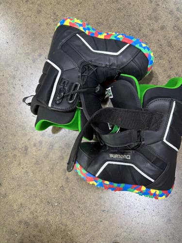 Used Burton ZIPLINE Boys Snowboard Boots Black Junior 05 11605-S000226162